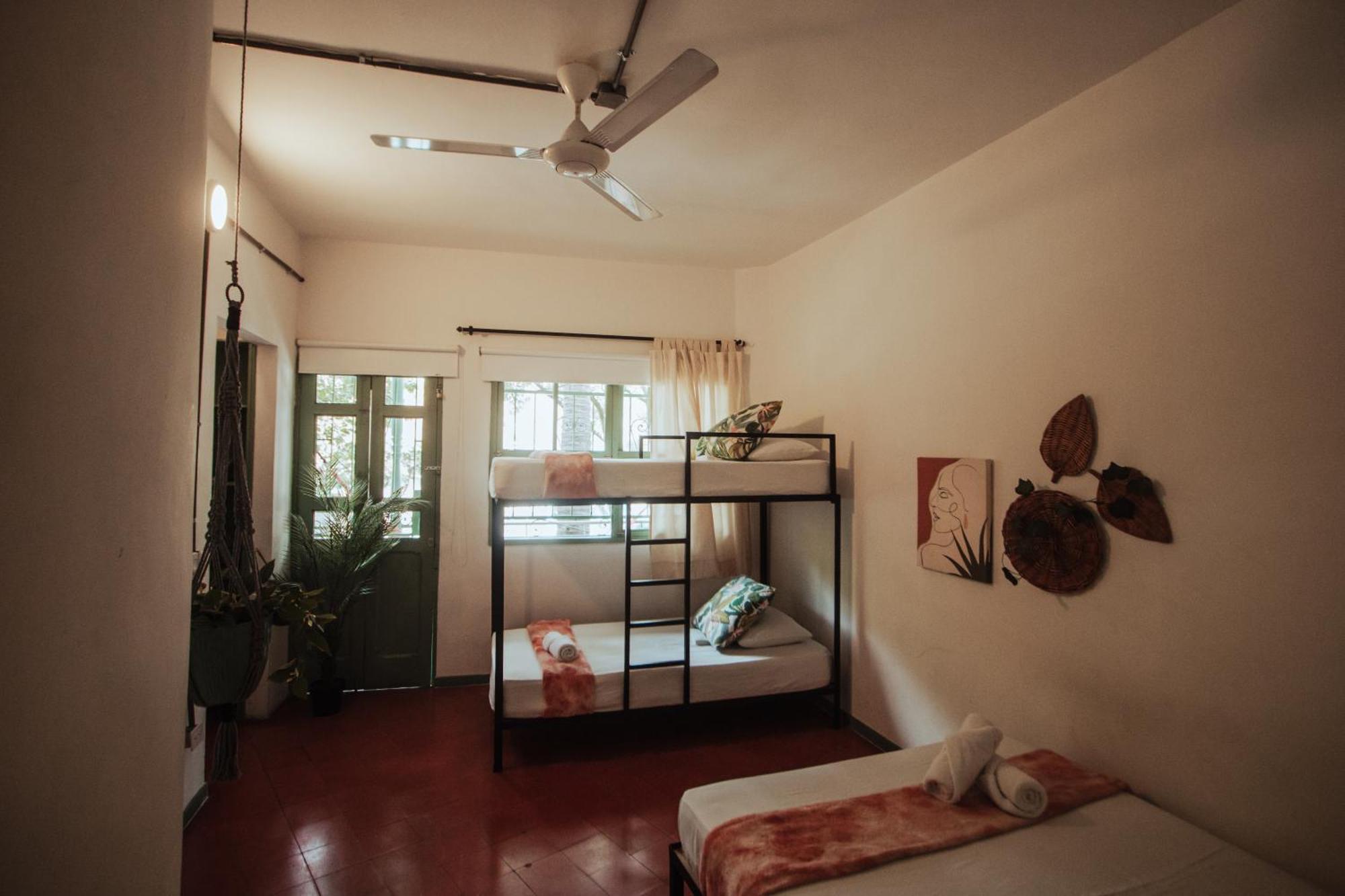 Centro Hostel Медельин Экстерьер фото