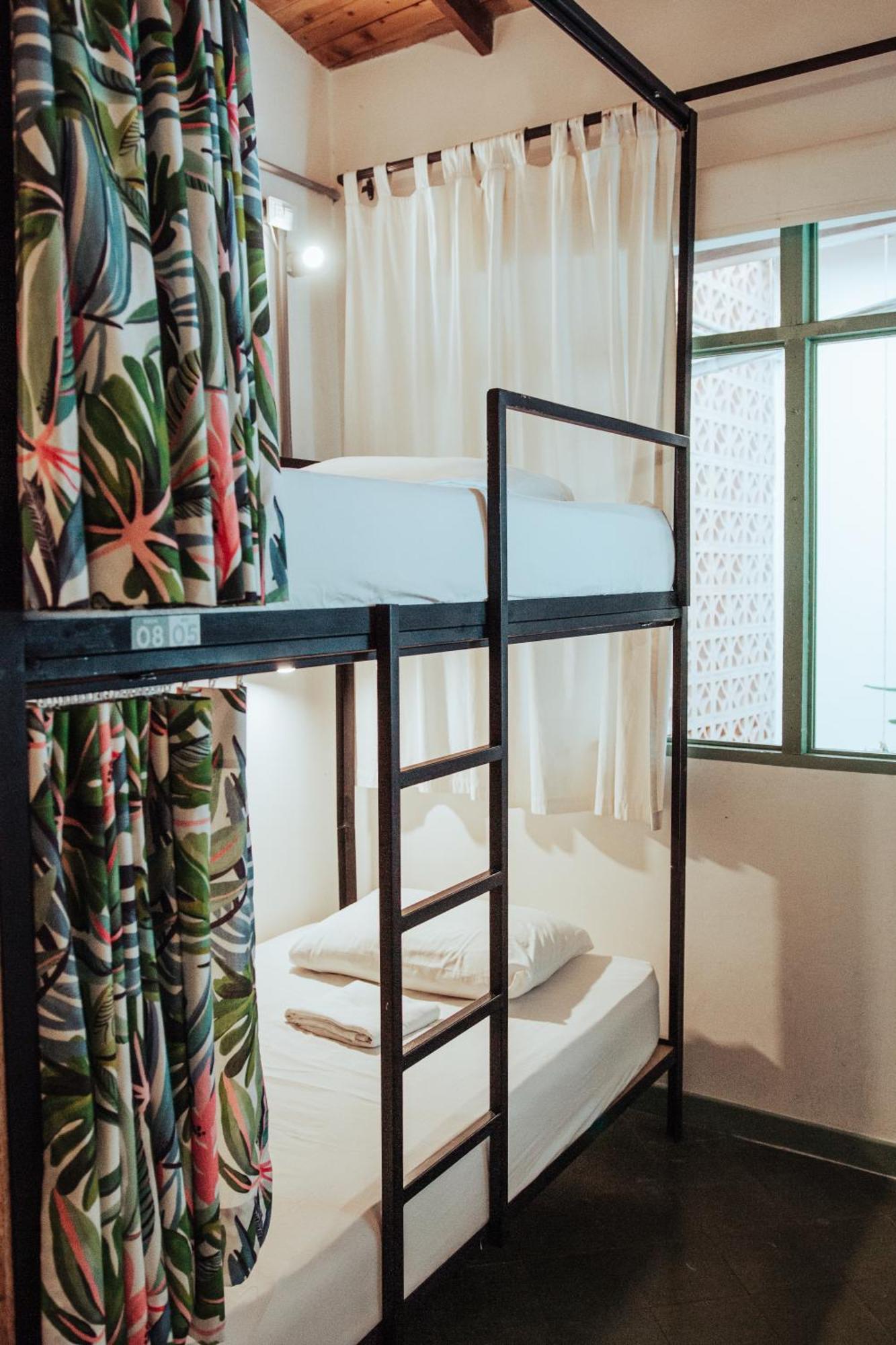 Centro Hostel Медельин Экстерьер фото