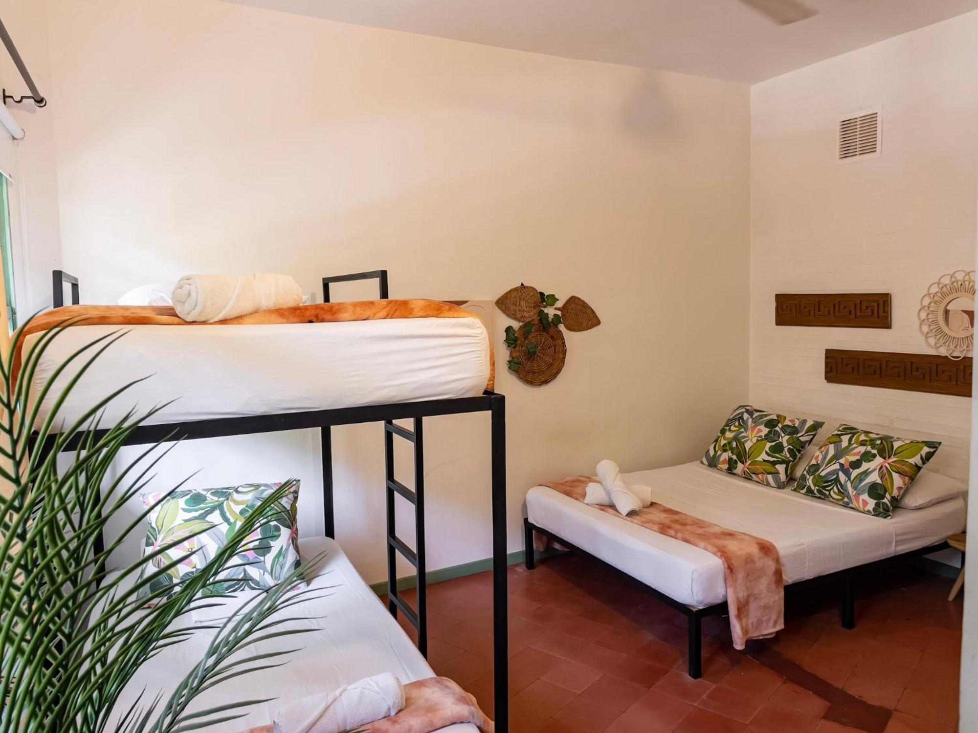 Centro Hostel Медельин Экстерьер фото